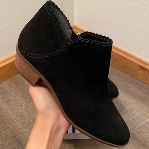 Crown and Ivy Keegan Scalloped Ankle Booties